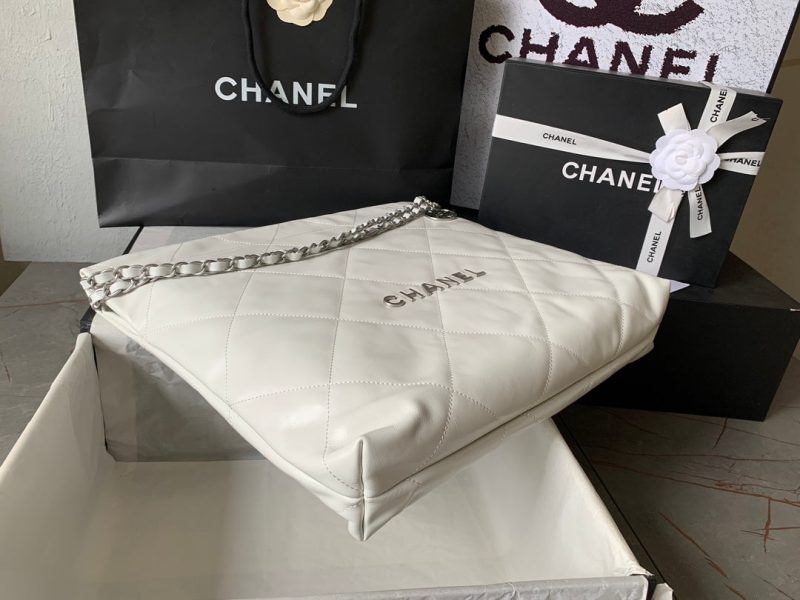 cc 22 hobo white calfskin silver hardware