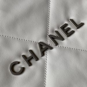 cc 22 hobo white calfskin silver hardware