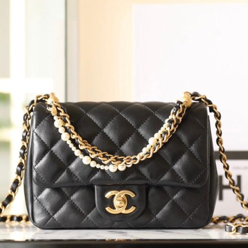 20240326_i1711424590_226_2_jpg cc 24p mini flap bag 17cm black lambskin pearl chain