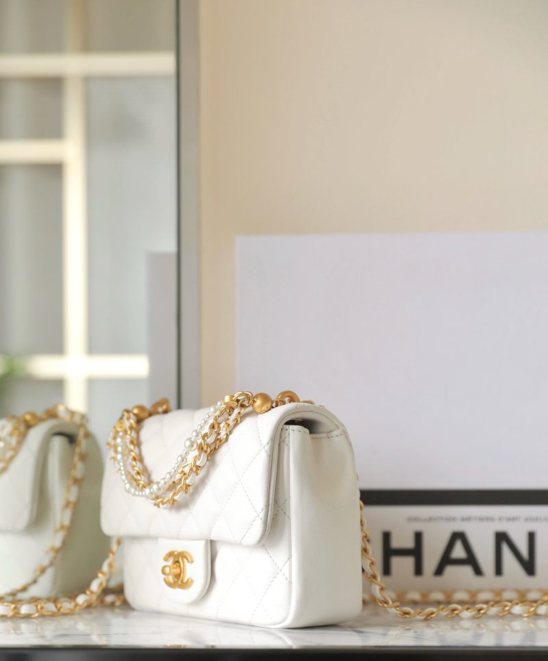20240330_i1711764318_4688_3_jpg cc 24p mini flap bag 17cm white lambskin pearl chain
