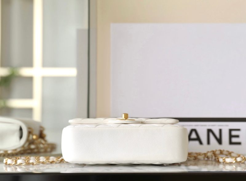 20240330_i1711764318_5000_6_jpg cc 24p mini flap bag 17cm white lambskin pearl chain