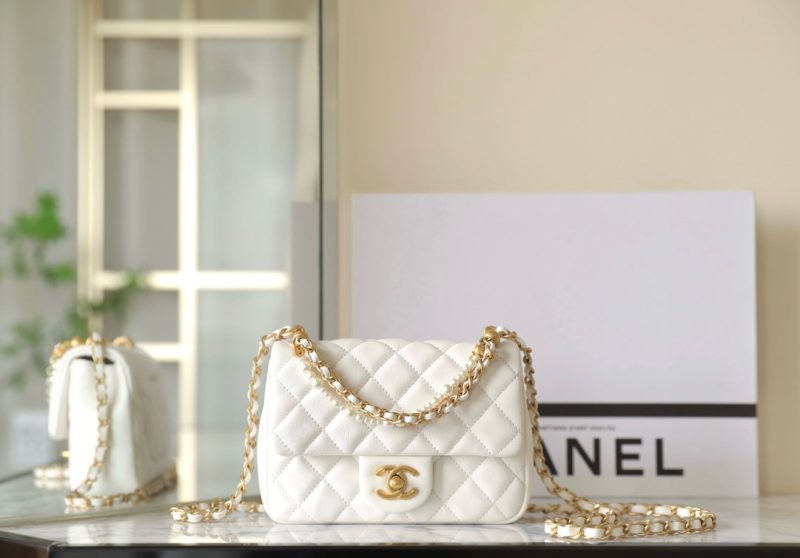 20240330_i1711764318_5532_0_jpg cc 24p mini flap bag 17cm white lambskin pearl chain