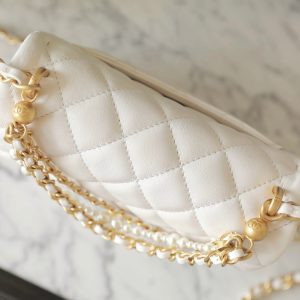 20240330_i1711764318_9017_5_jpg cc 24p mini flap bag 17cm white lambskin pearl chain