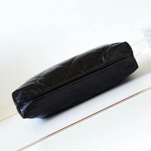 cc 22 hobo black calfskin black hardware