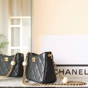 cc 24s hobo bag 19cm black lambskin pearl ball