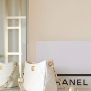 cc 24s hobo bag 19cm white lambskin pearl ball