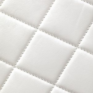 cc 24s hobo bag 19cm white lambskin pearl ball