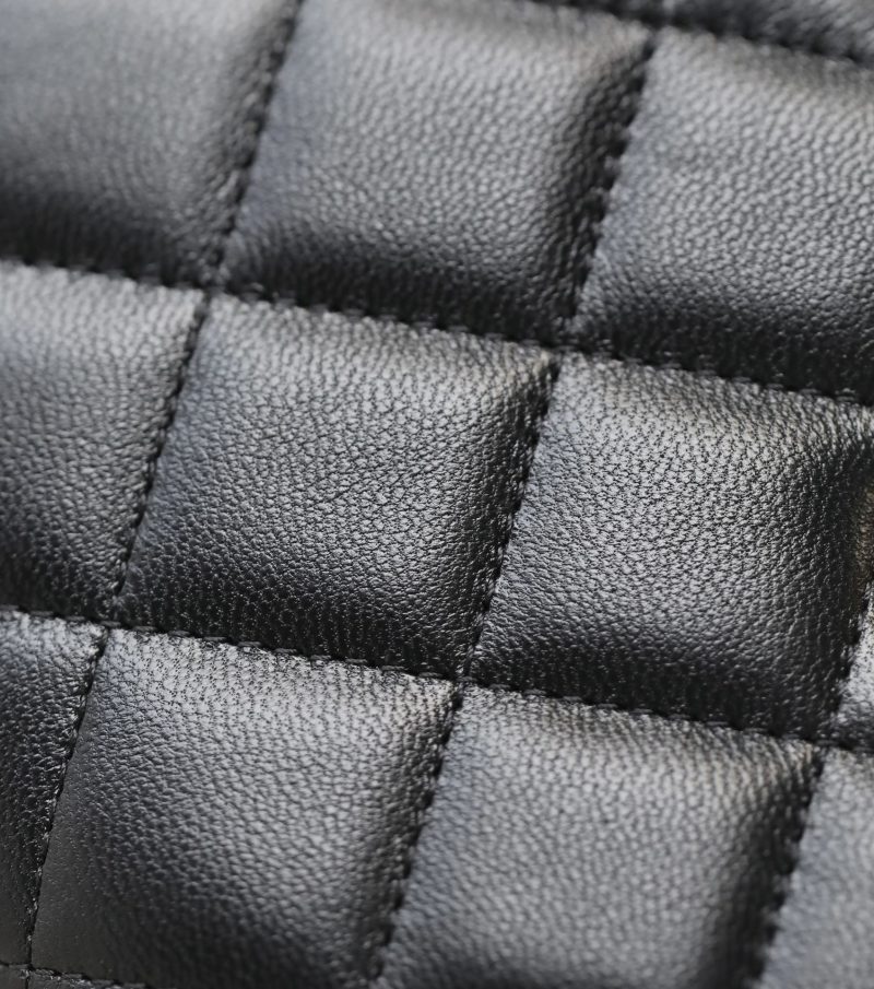 20240507_i1715053889_1550_1_jpg_cef1c769-5d40-4c34-9494-c67a58c4c0e1 cc 24s woc 19cm black calfskin pearl ball