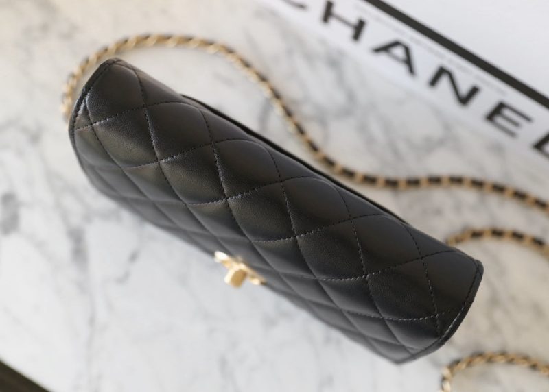 20240507_i1715053889_1796_5_jpg_8827808e-8072-4fae-ad2a-1da1a820b0fc cc 24s woc 19cm black calfskin pearl ball