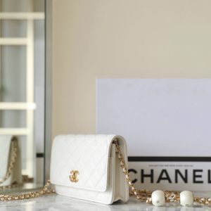 20240521_i1716259534_1736_3_jpg_66df16da-24d2-42f5-987b-ad2be89608a4 cc 24s woc 19cm white calfskin pearl ball