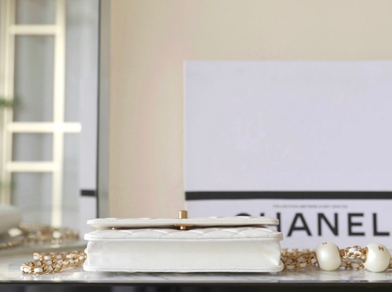 20240521_i1716259534_7899_6_jpg_eba247c6-a9fc-4be2-b34f-97ce64e0ae04 cc 24s woc 19cm white calfskin pearl ball