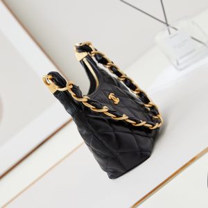24a hobo bag 23cm black calfskin gold hardware