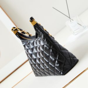 24a hobo bag 32cm black calfskin gold hardware