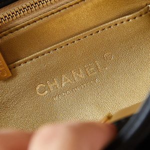 24a small flap bag 23cm white lambskin pearl and gold hardware