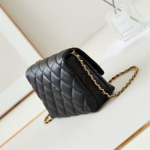 24a small flap bag 23cm white lambskin pearl and gold hardware