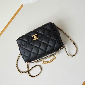 24a small flap bag 23cm white lambskin pearl and gold hardware