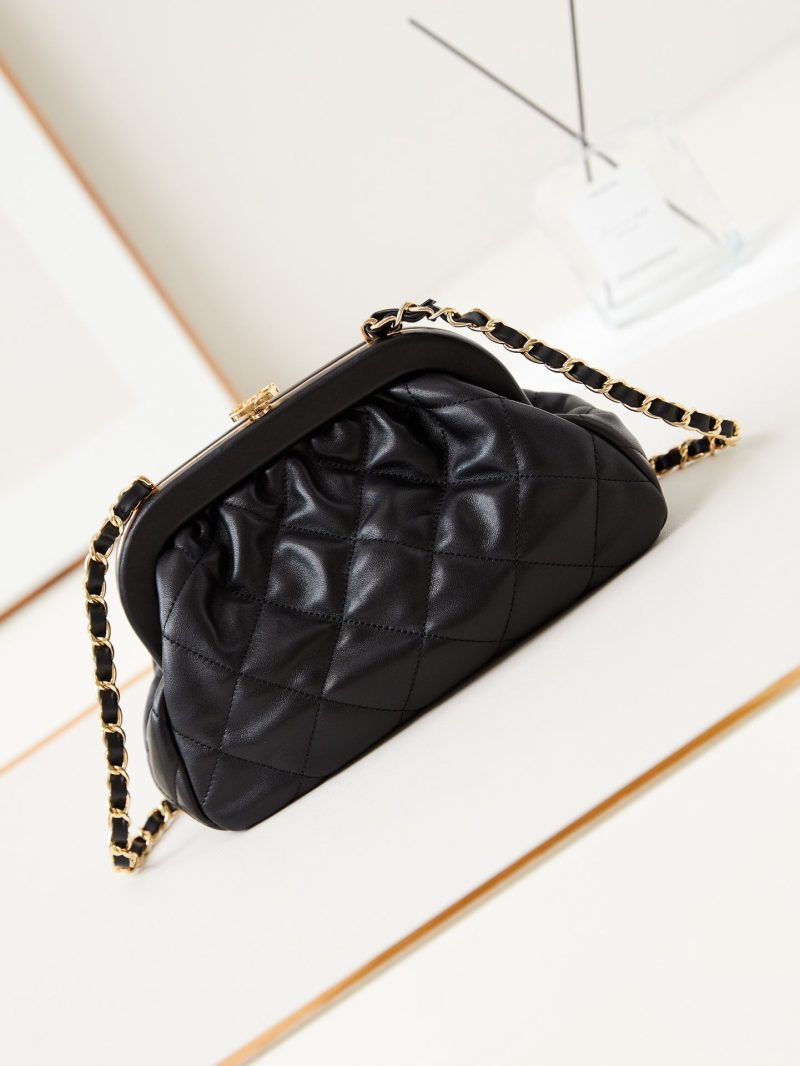 24a clutch 24cm black lambskin gold hardware