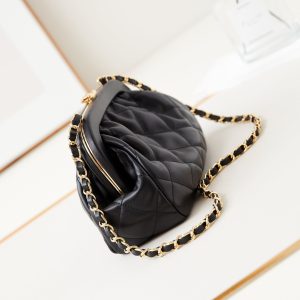 24a clutch 24cm black lambskin gold hardware