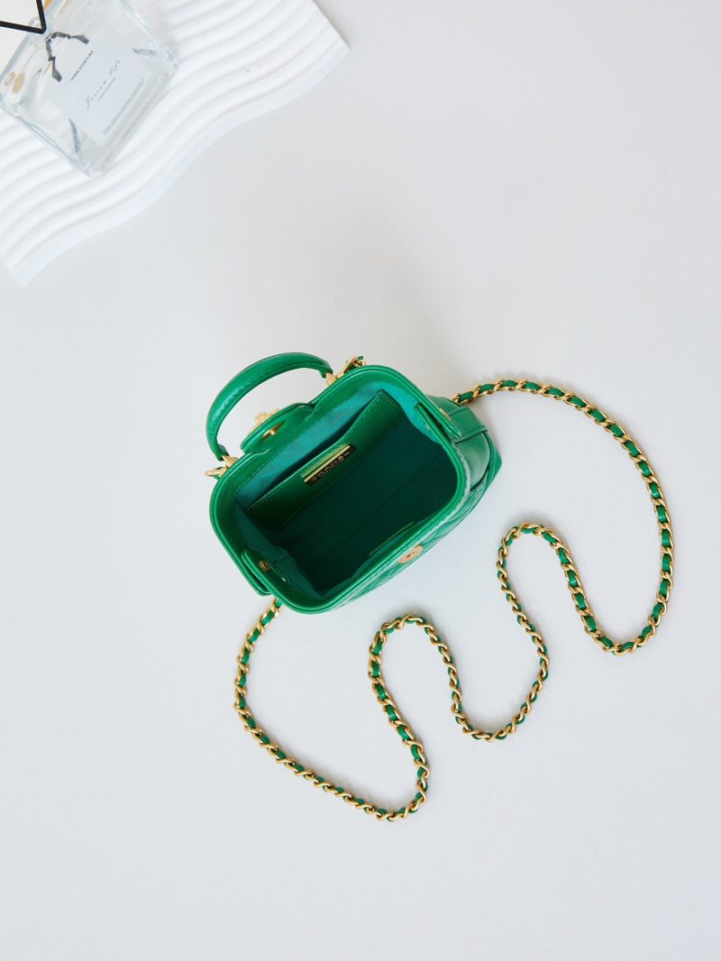 20240810_i1723219950_2894_7_jpg CC 24A Mini Top Handle 13cm Green Wax Leather Gold Hardware 238465