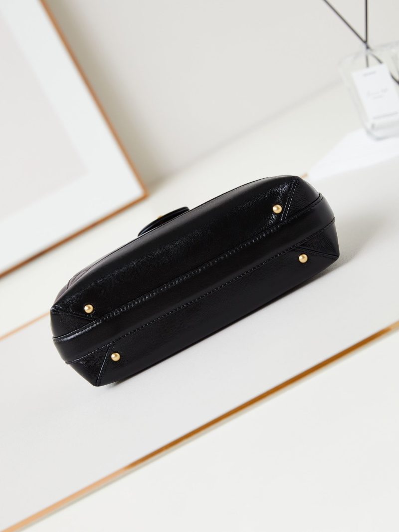 20240816_i1723823894_8123_5_jpg CC 24A Top Handle 23.5cm Black Wax Leather Gold Hardware 238469