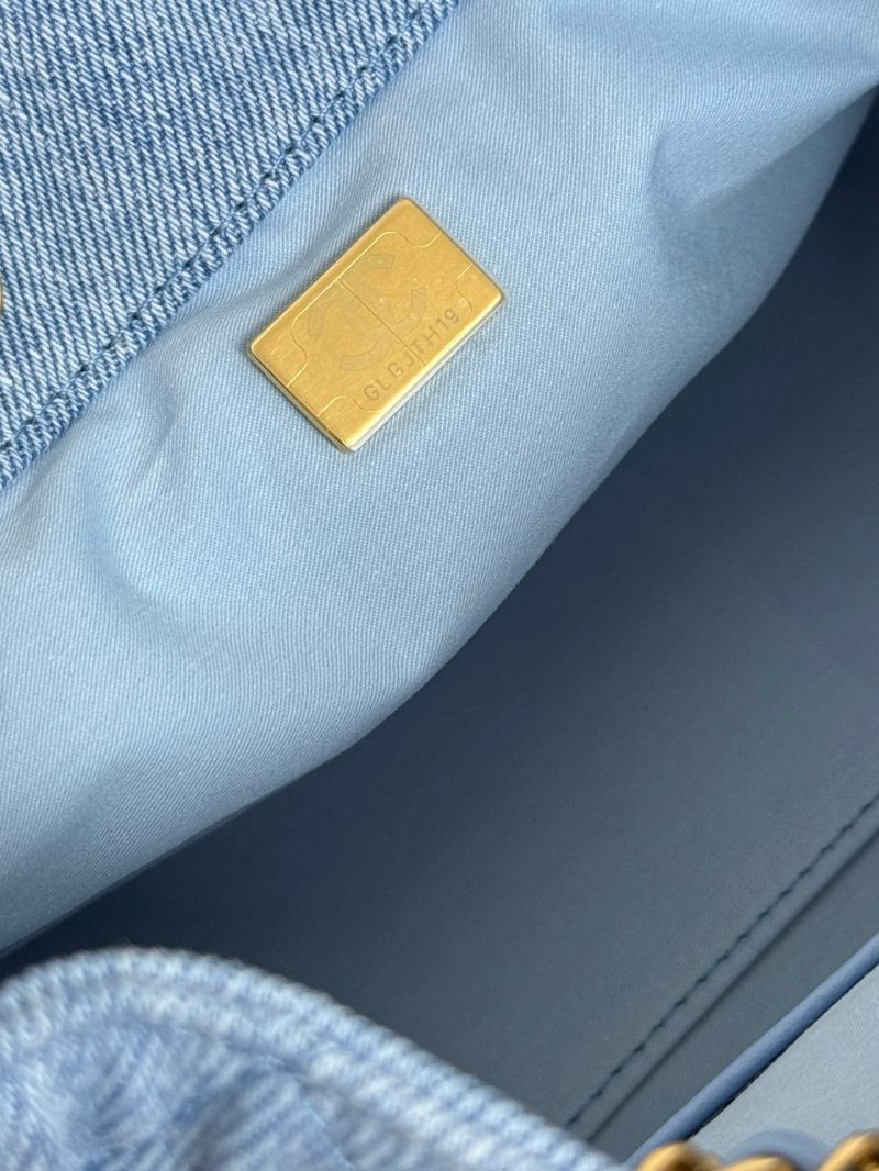 20251222_i1766396694_7615_7_jpg_39186bf1-44f1-4e70-bd1d-779dece1a4d2 Chanel 25 Hobo Bag 22cm Blue Denim