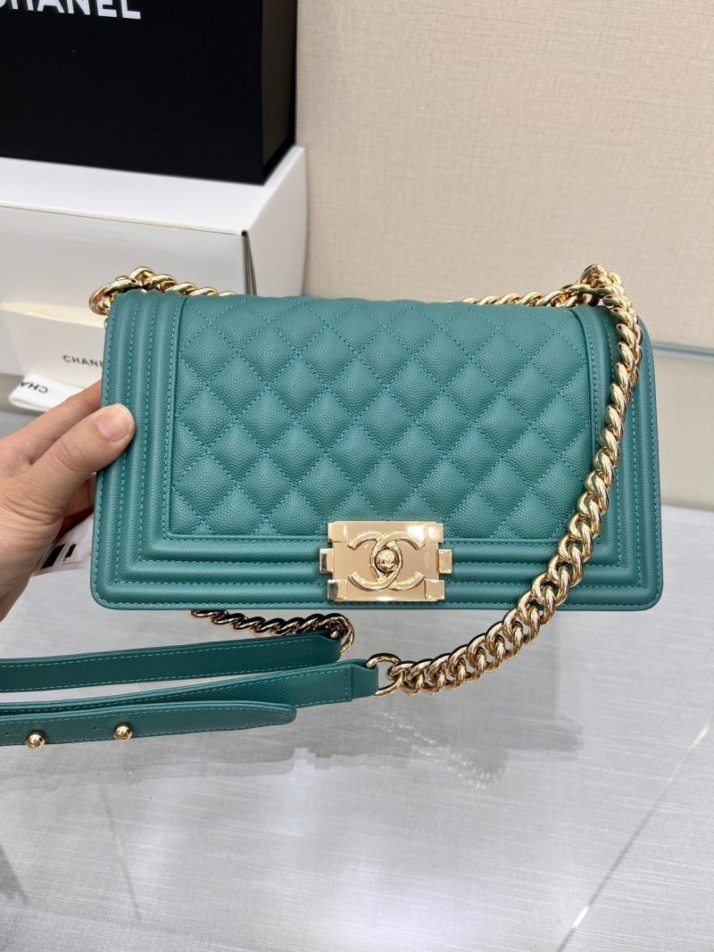 Image_20231111112050 BOY BAG MEDIUM 25 EVERGREEN CAVIAR GOLD HARDWARE