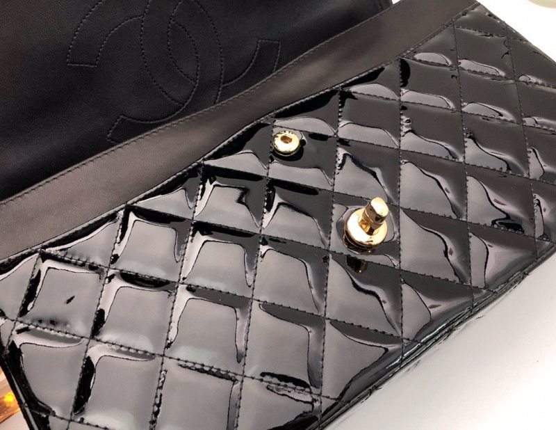 CLASSIC JUMBO FLAP BAG 30CM BLACK PATENT CALFSKIN GOLD HARDWARE