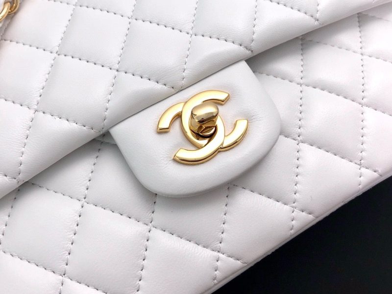 CLASSIC FLAP 25 WHITE LAMBSKIN LIGHT GOLD HARDWARE
