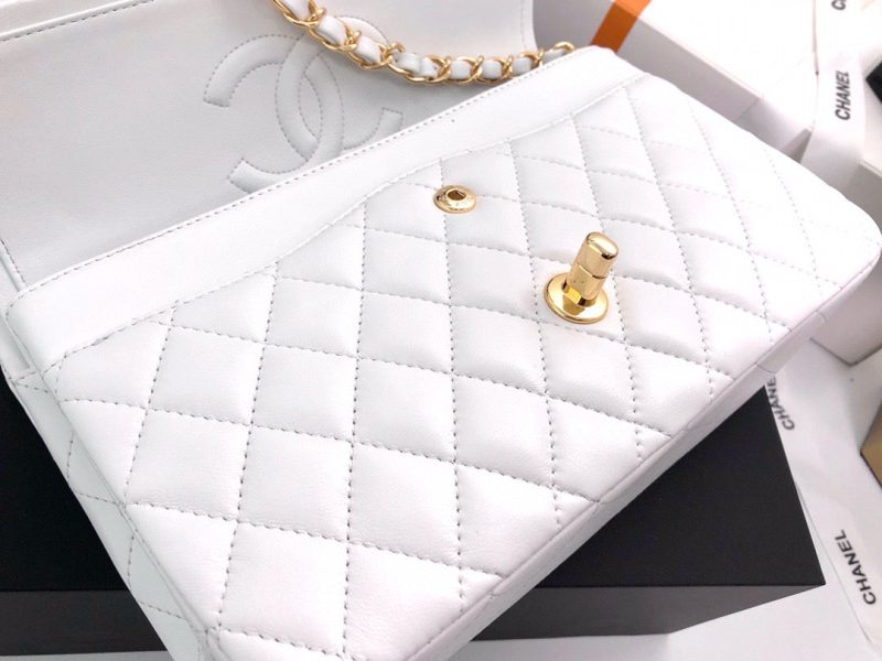 CLASSIC FLAP 25 WHITE LAMBSKIN LIGHT GOLD HARDWARE