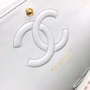 CLASSIC FLAP 25 WHITE LAMBSKIN LIGHT GOLD HARDWARE
