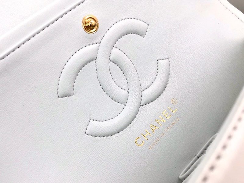 CLASSIC FLAP 25 WHITE LAMBSKIN LIGHT GOLD HARDWARE