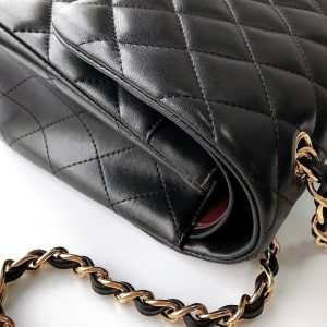 CLASSIC FLAP 30 BLACK LAMBSKIN LIGHT GOLD HARDWARE