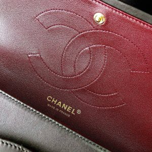 CLASSIC FLAP 30 BLACK LAMBSKIN LIGHT GOLD HARDWARE