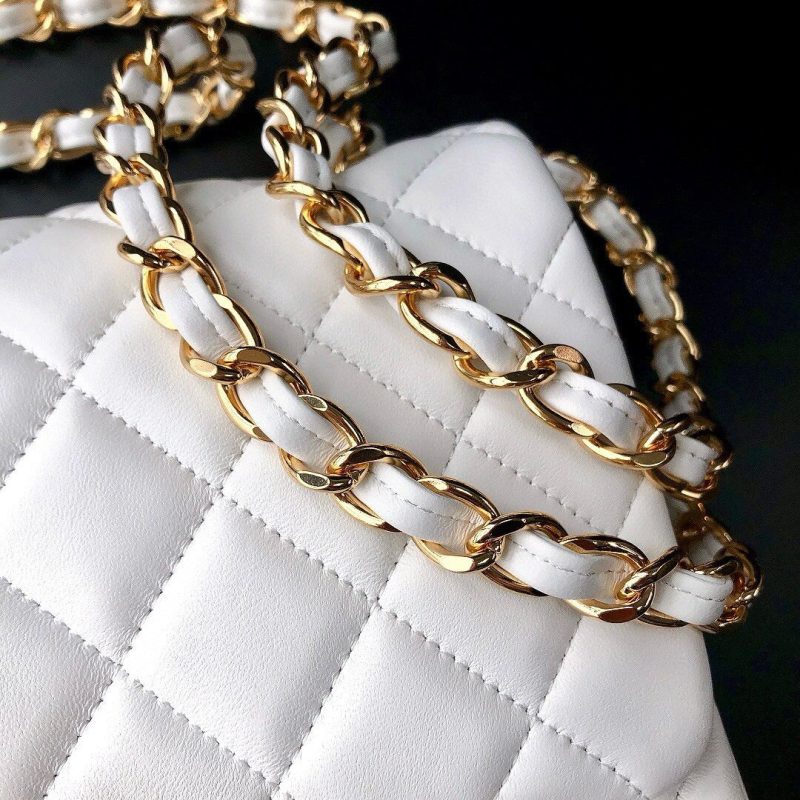 CLASSIC FLAP 30 WHITE LAMBSKIN LIGHT GOLD HARDWARE