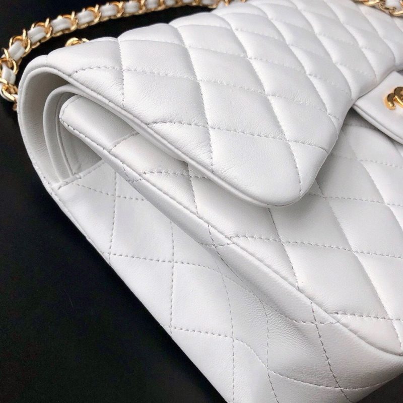 CLASSIC FLAP 30 WHITE LAMBSKIN LIGHT GOLD HARDWARE