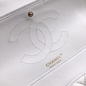 CLASSIC FLAP 30 WHITE LAMBSKIN LIGHT GOLD HARDWARE