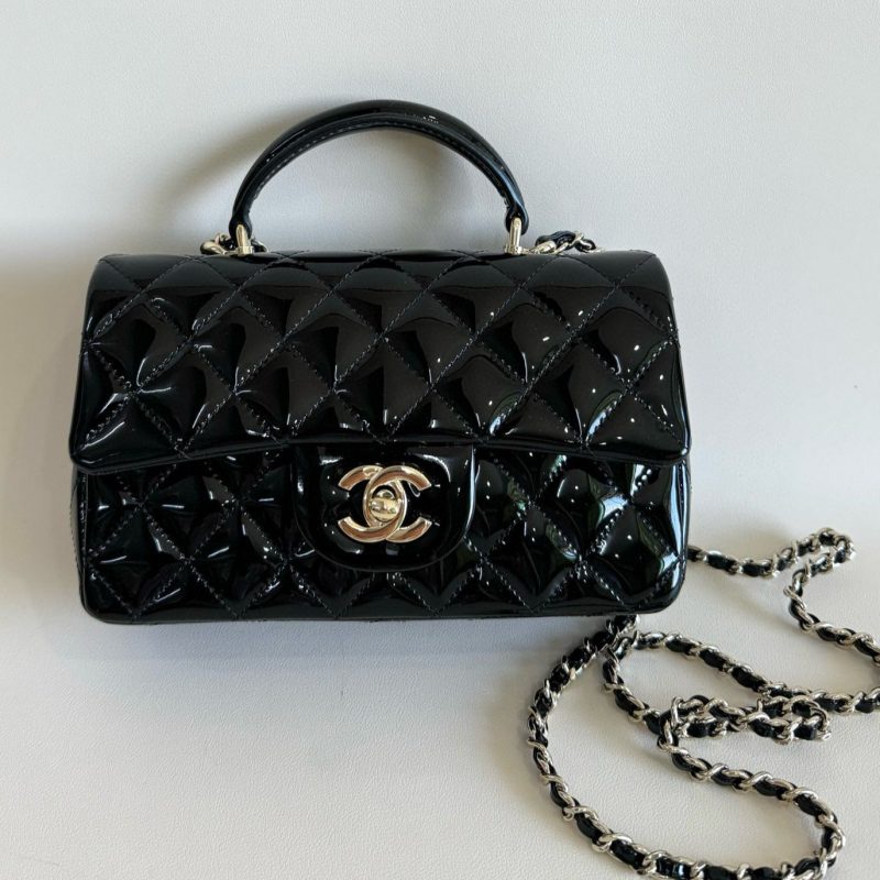 MINI FLAP BAG 20 IN BLACK CALFSKIN GOLD HARDWARE