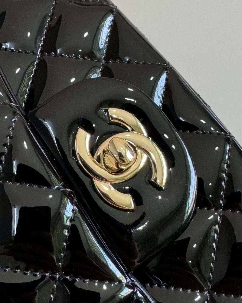 MINI FLAP BAG 20 IN BLACK CALFSKIN GOLD HARDWARE