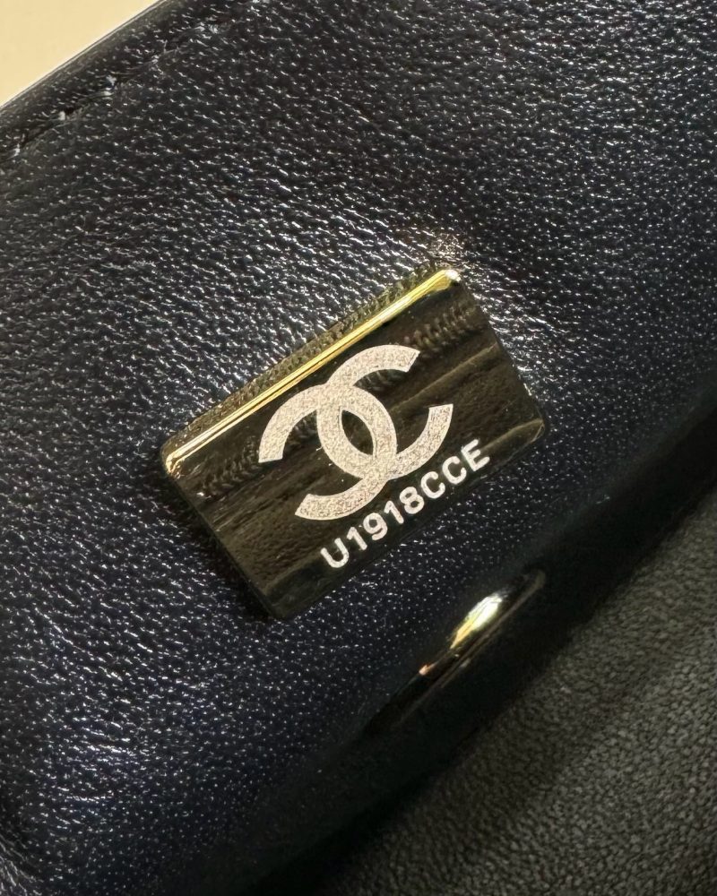 MINI FLAP BAG 20 IN BLACK CALFSKIN GOLD HARDWARE