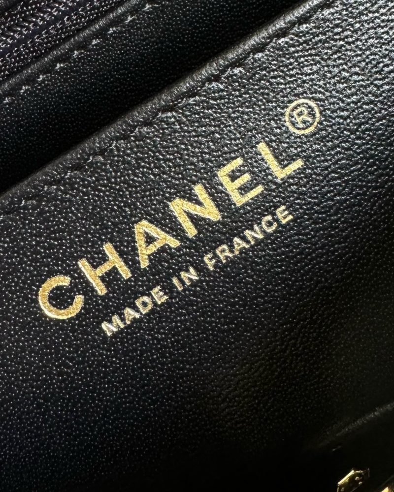 MINI FLAP BAG 20 IN BLACK CALFSKIN GOLD HARDWARE