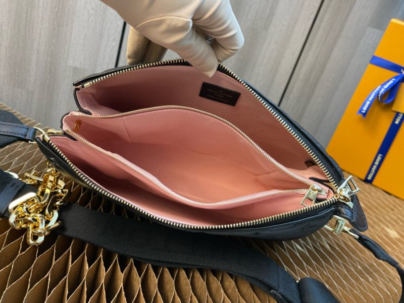 Image_20251114001828_1061_18 coussin pm 26cm black monogram empreinte calfskin