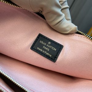 Image_20251114001831_1062_18 coussin pm 26cm black monogram empreinte calfskin