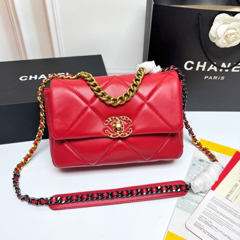 19 FLAP BAG 26 CHERRY RED LAMBSKIN