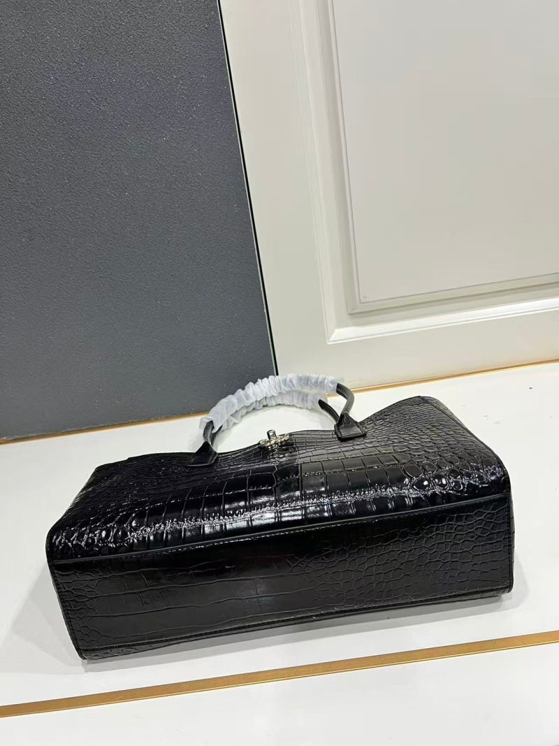 CC 2026 Small Shopping Bag 39cm Black Crocodile Embossed Calfskin