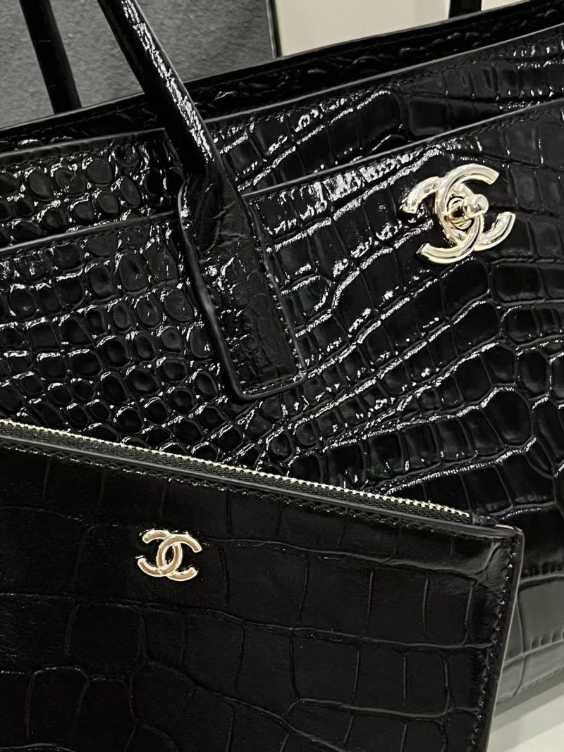 CC 2026 Small Shopping Bag 39cm Black Crocodile Embossed Calfskin