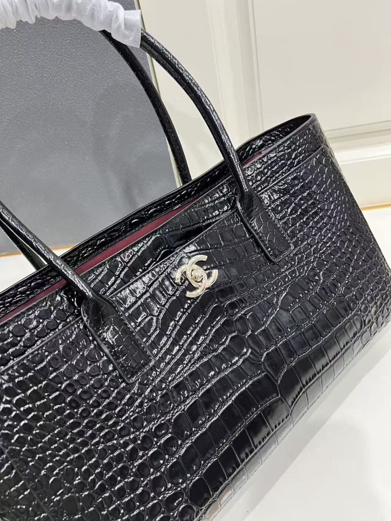 CC 2026 Small Shopping Bag 39cm Black Crocodile Embossed Calfskin