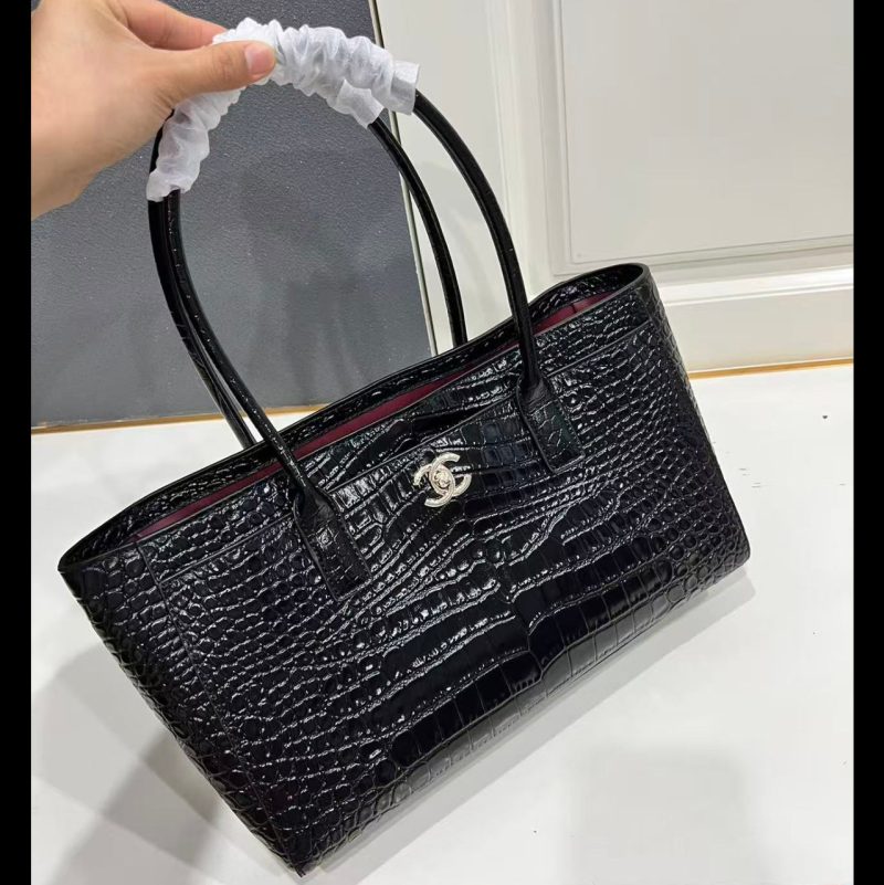 CC 2026 Small Shopping Bag 39cm Black Crocodile Embossed Calfskin