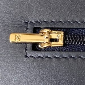 CC handle bag 19 dark blue caviar