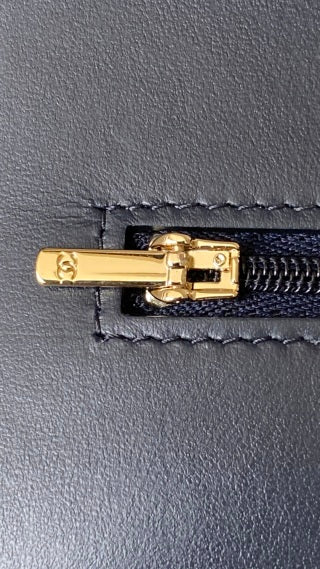 CC handle bag 19 dark blue caviar