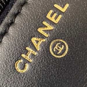 CC handle bag 19 dark blue caviar